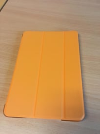 Cover iPad mini oransje gjennomsiktig bakside (gratis ved kjøp av andre varer)